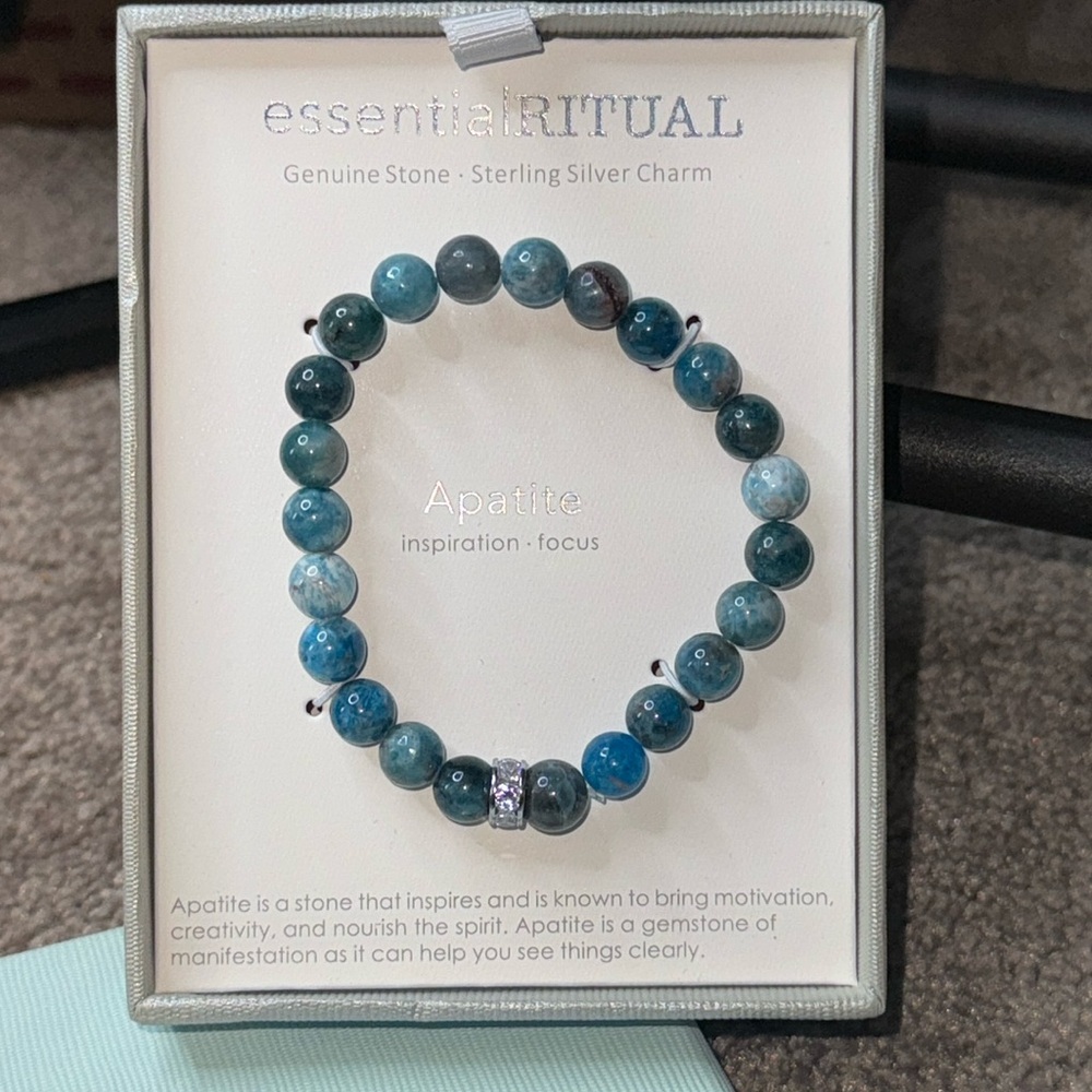 Essential Ritual Apatite Gemstone Bracelet - Picture 2 of 3